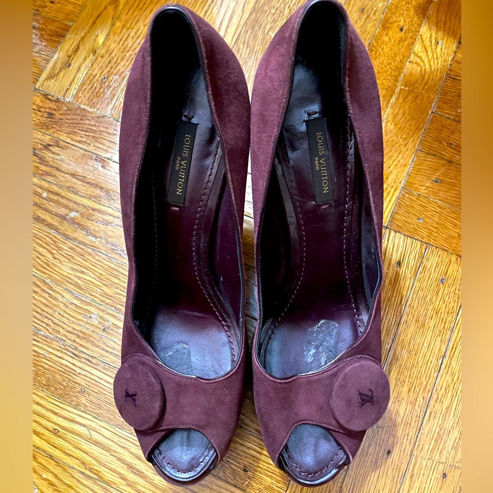 Louis Vuitton Suede Peep toe Platform pump, Sz 39, 9cm height